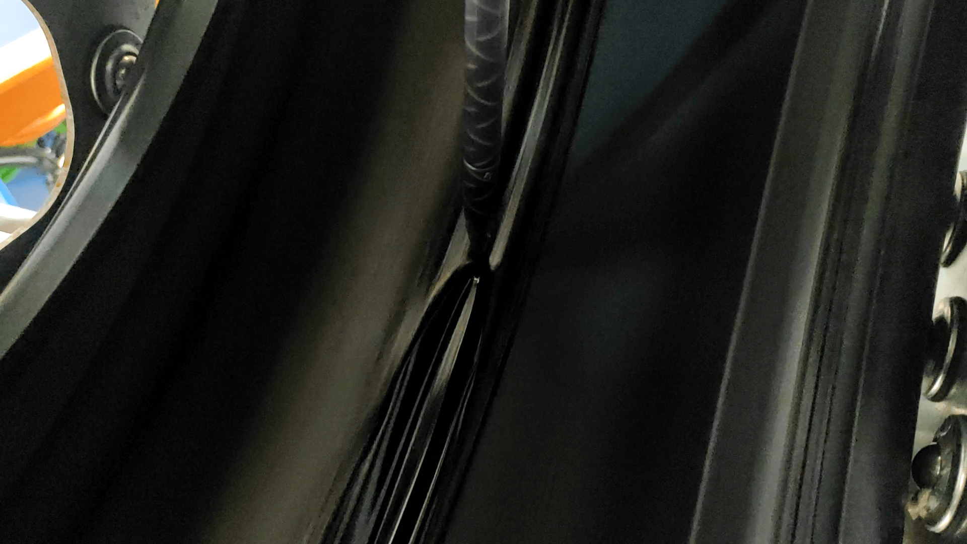 Liquid foam precursor is applied directly to the tire's innerliner Liquid foam precursor is applied directly to the tire's innerliner