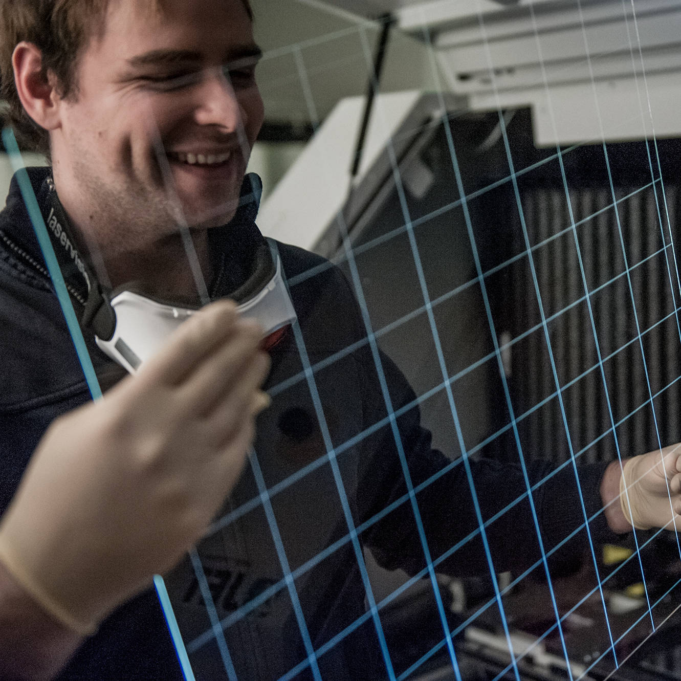 分离前的丝状玻璃片